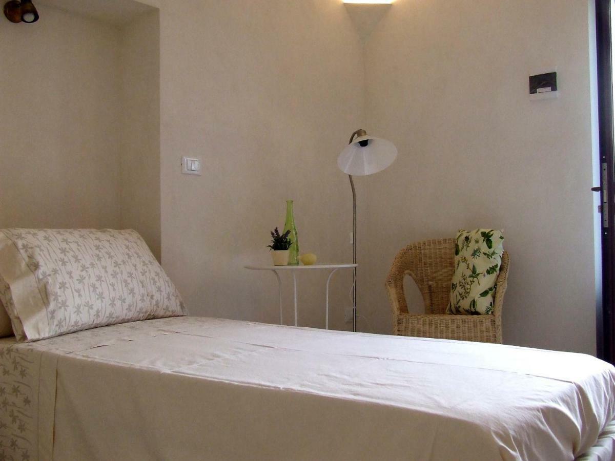 Bed and Breakfast Il Giardino Di Viola Чельє-Мессапіка Екстер'єр фото
